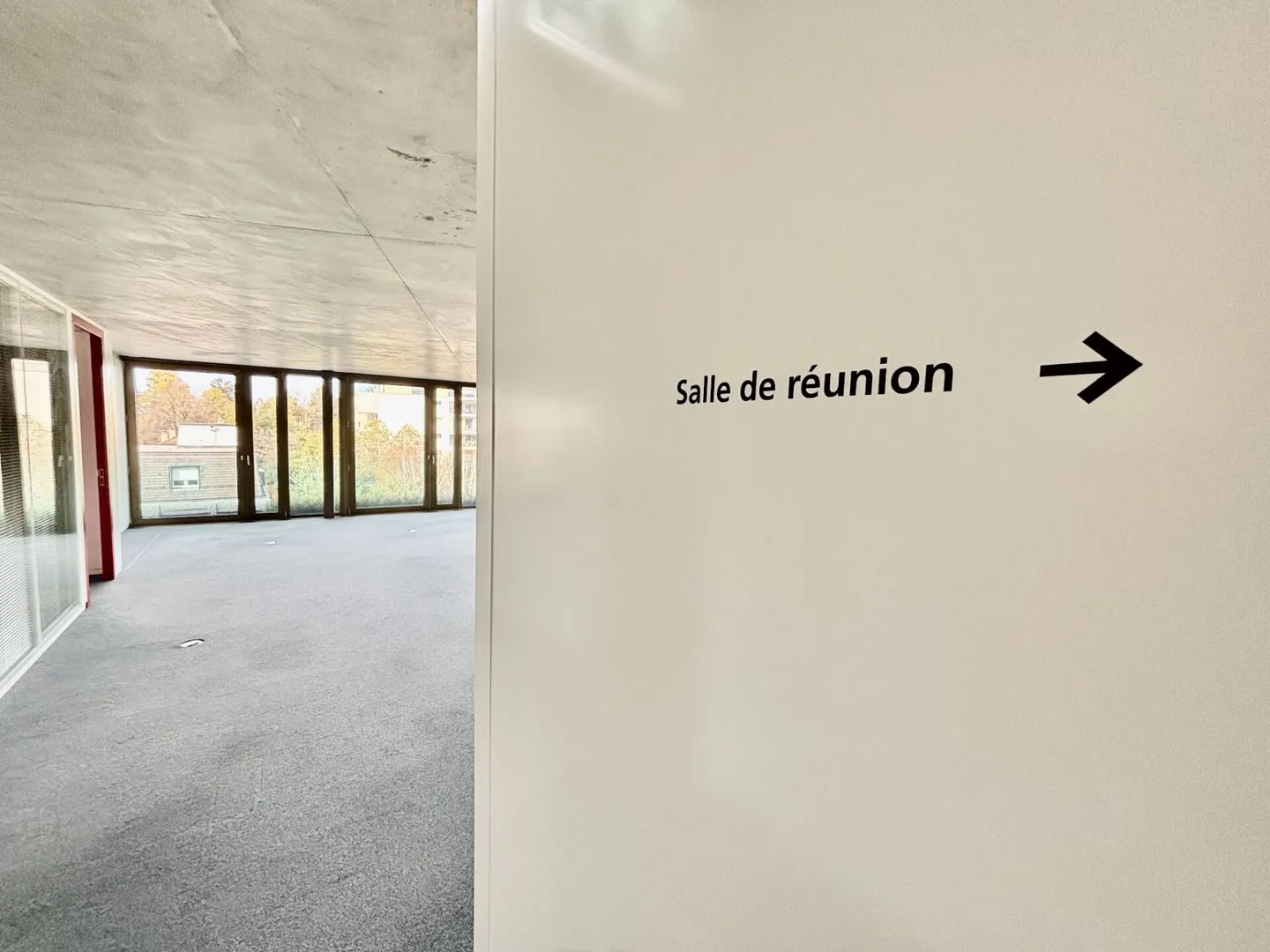 Bureau à louer - Photo 2 sur 8