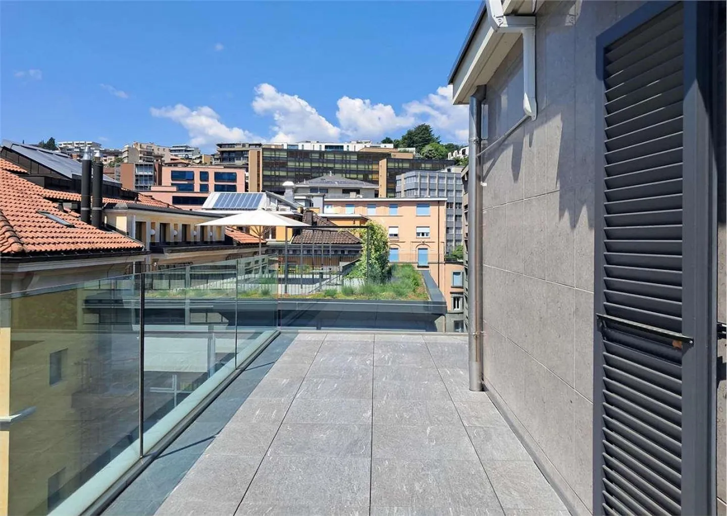 Modernes Büro mit großer Terrasse - Foto 6 von 7