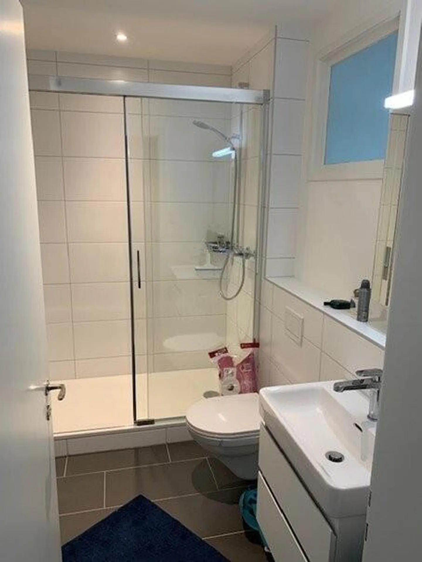 Cozy 2-room apartment with balcony in a central location - Photo 3 of 3