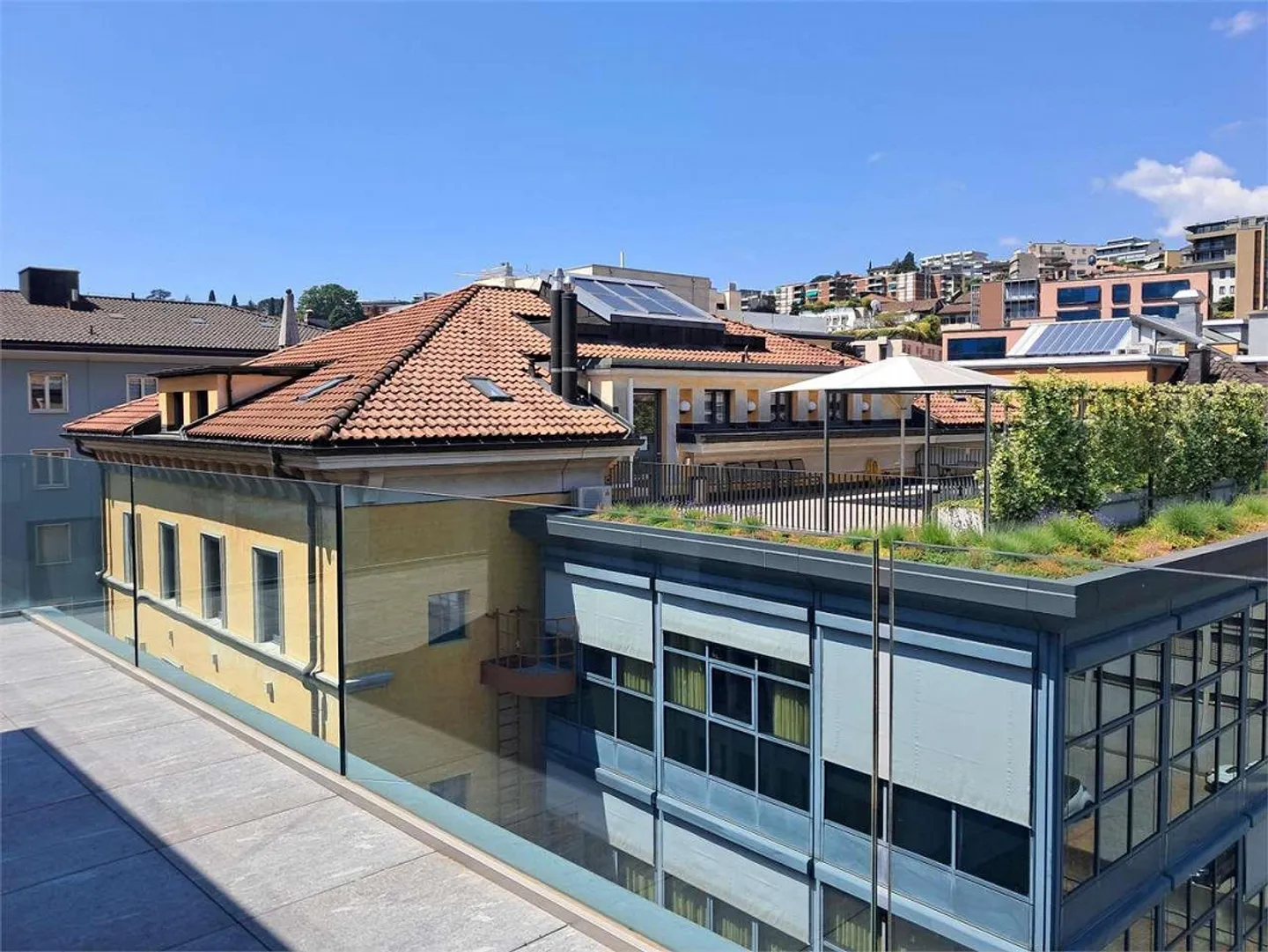 Modernes Büro mit großer Terrasse - Foto 7 von 7