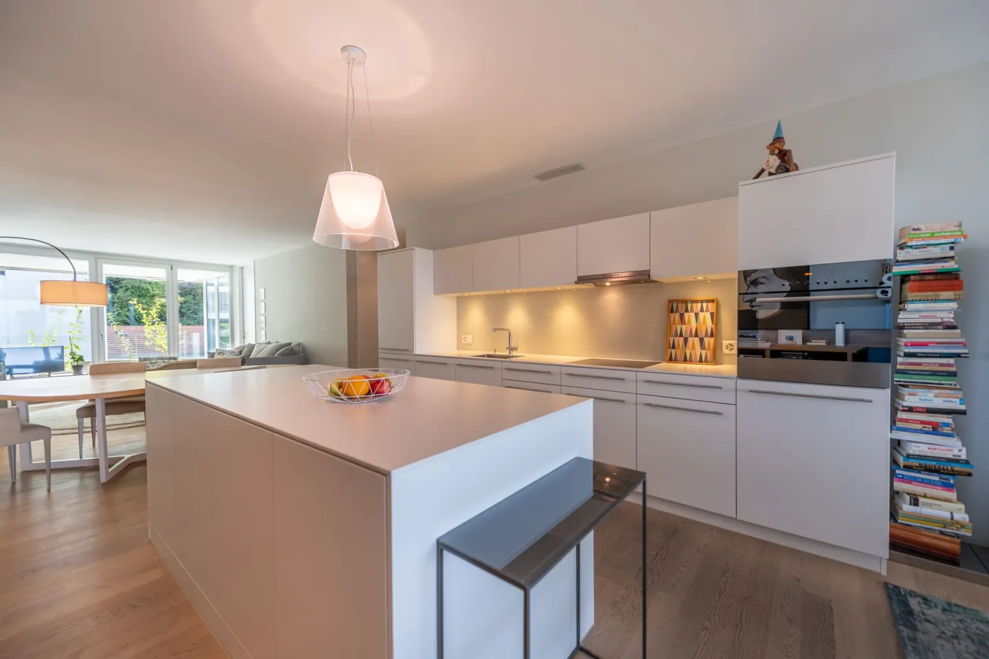 Am Fusse des Hausberges: Exklusive 3.5-Zimmer Wohnung mit Weitsicht - Foto 6 von 21