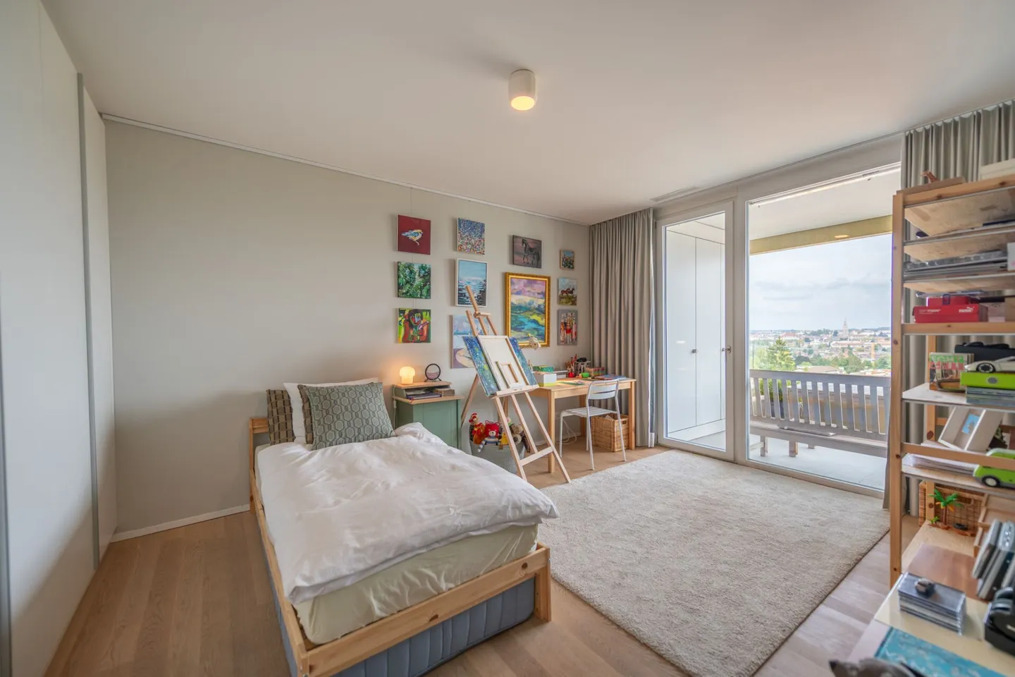 Am Fusse des Hausberges: Exklusive 3.5-Zimmer Wohnung mit Weitsicht - Foto 7 von 21