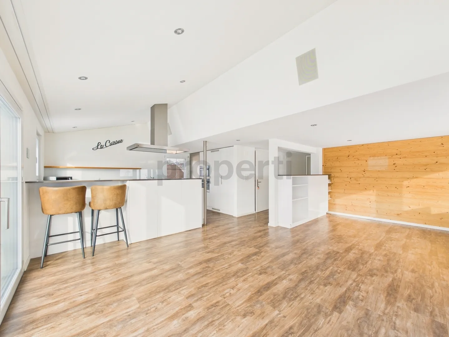 Charming 3.5-room apartment with balcony in Urnäsch - Photo 2 of 11