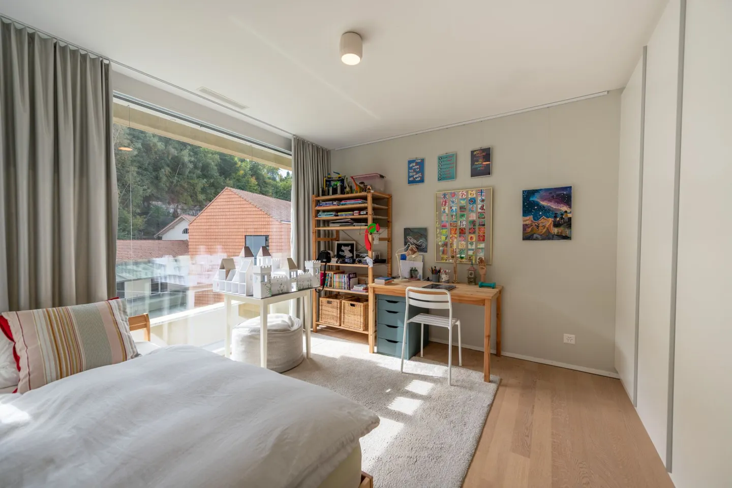 Am Fusse des Hausberges: Exklusive 3.5-Zimmer Wohnung mit Weitsicht - Foto 8 von 21