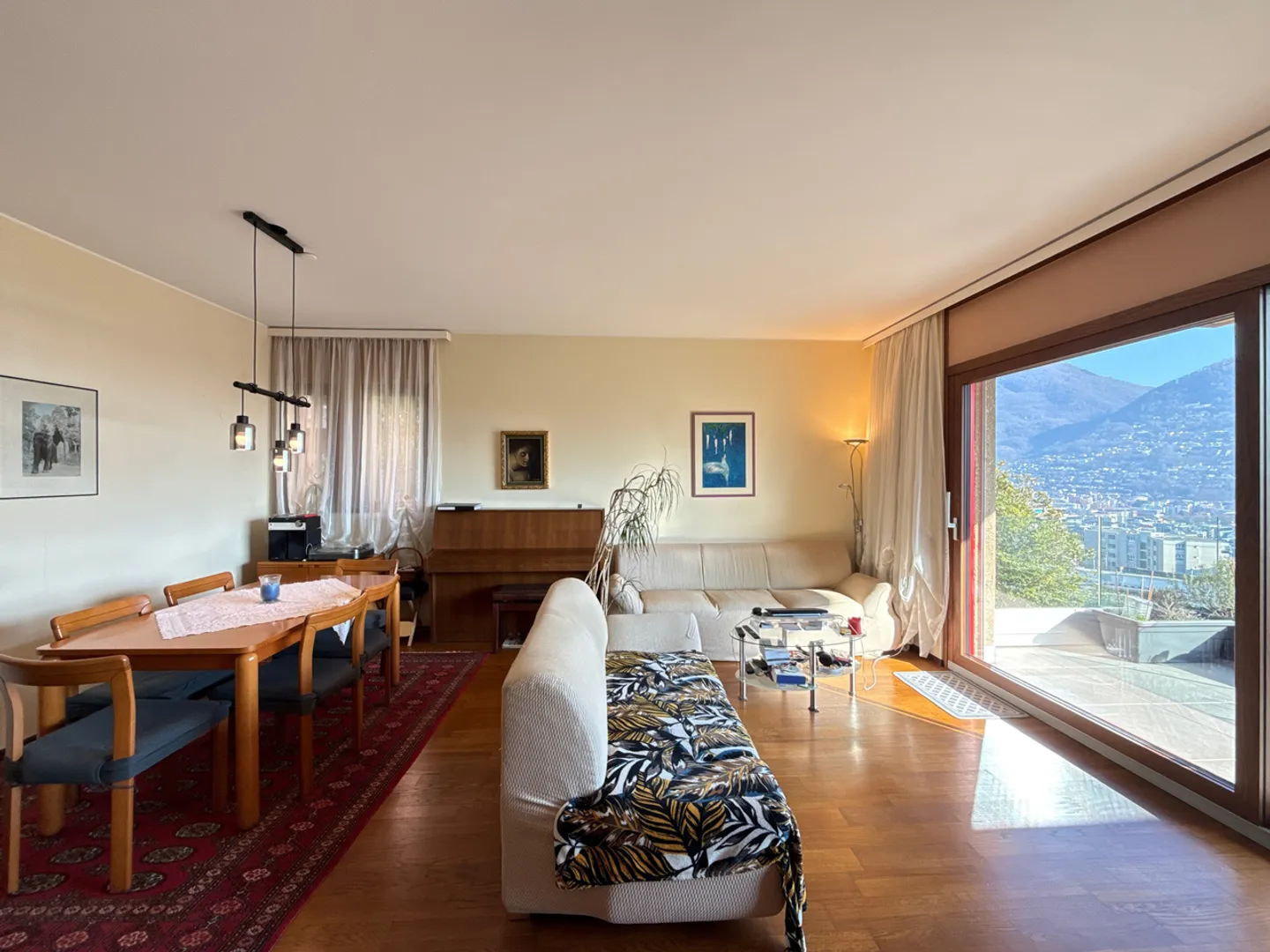 Charming Apartment with Lake View - Photo 6 of 16