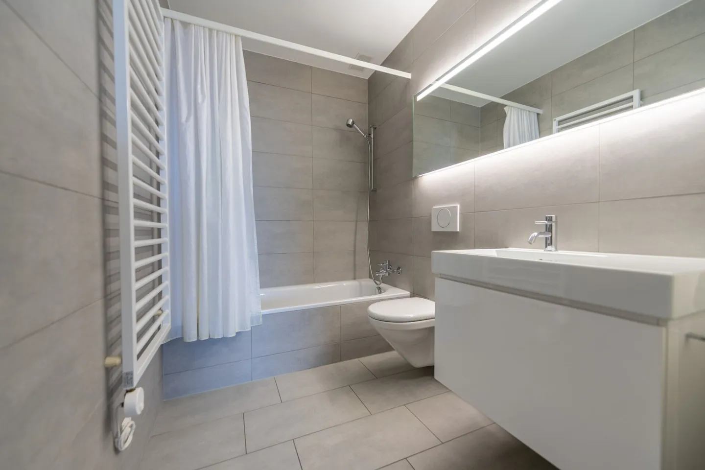 Am Fusse des Hausberges: Exklusive 3.5-Zimmer Wohnung mit Weitsicht - Foto 9 von 21