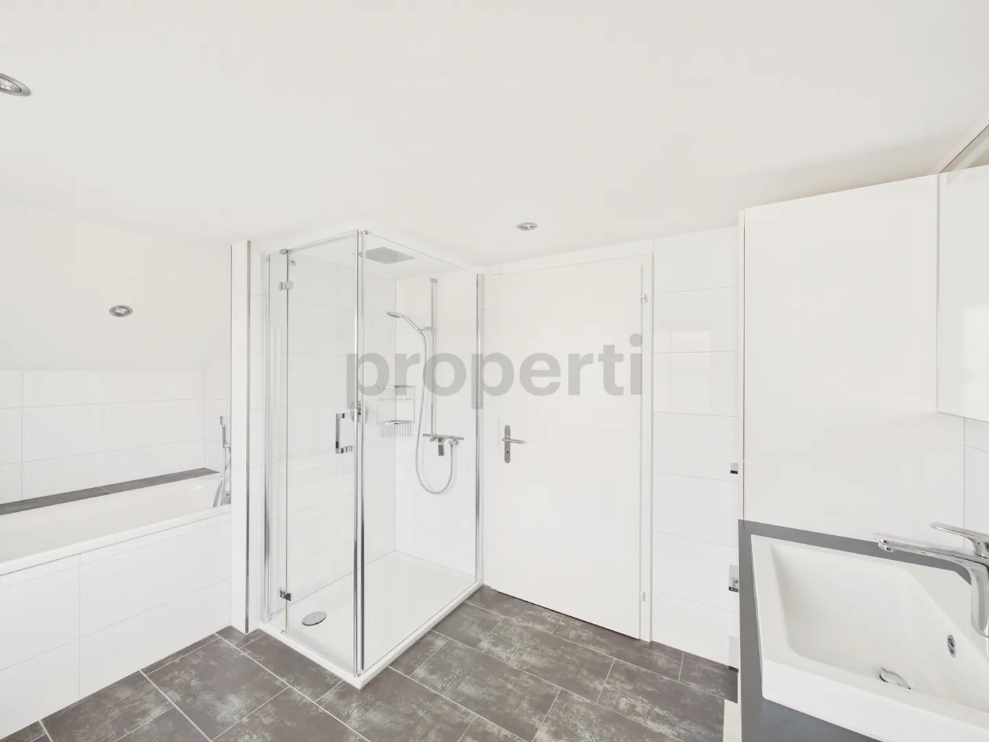 Charming 3.5-room apartment with balcony in Urnäsch - Photo 8 of 11