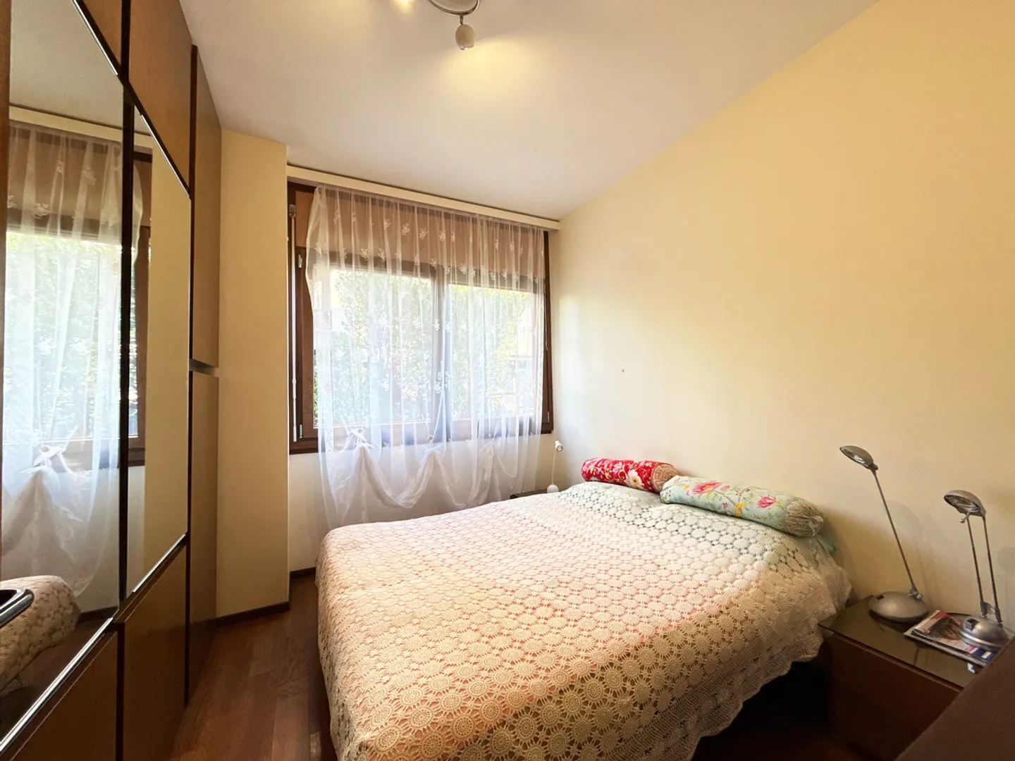 Charming Apartment with Lake View - Photo 13 of 16