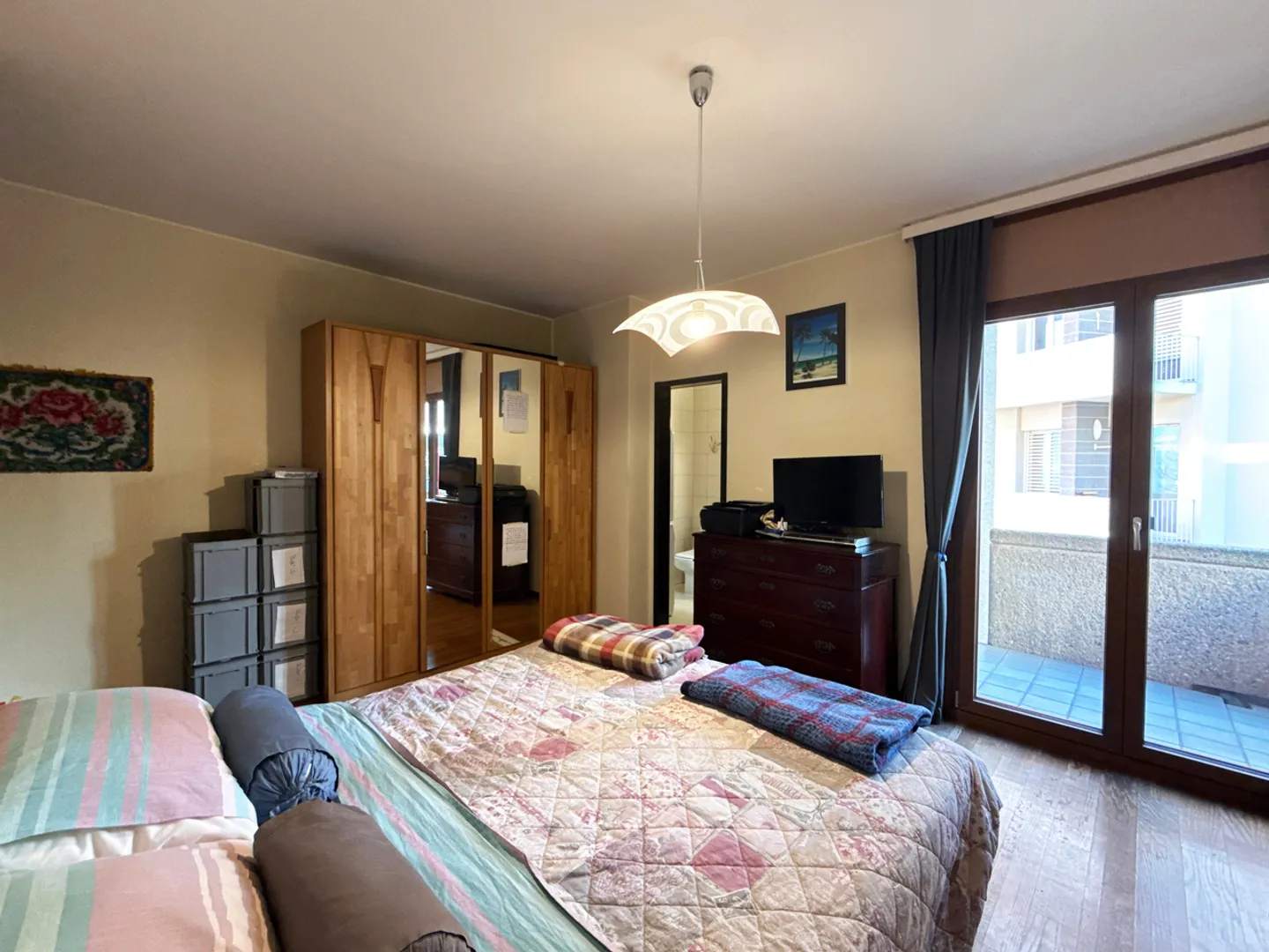 Charming Apartment with Lake View - Photo 14 of 16