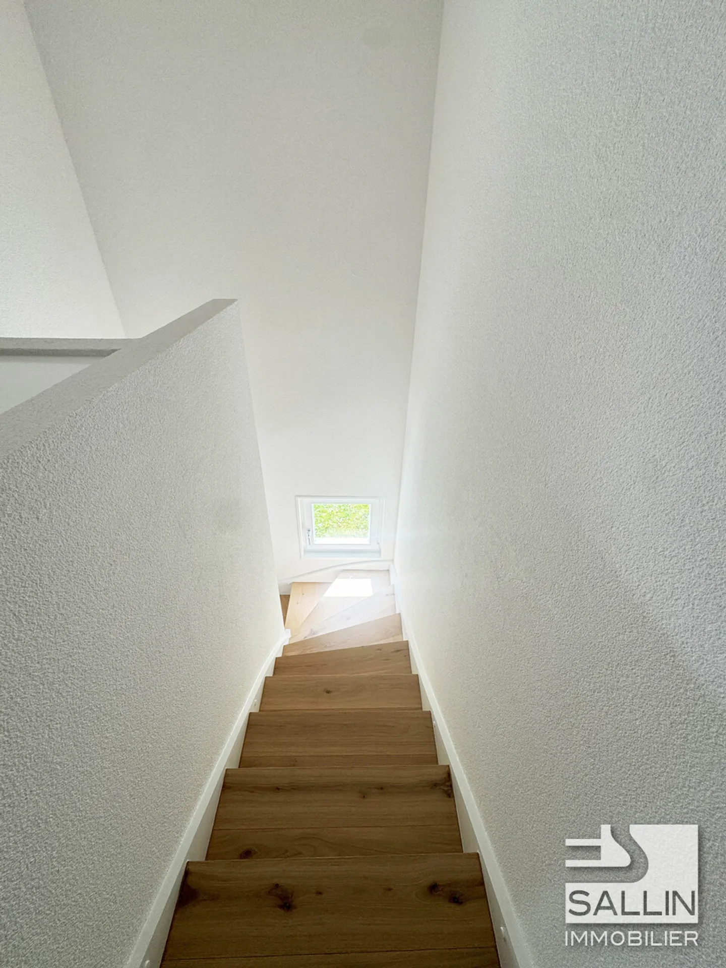 Appartamento ristrutturato con 3½ locali in duplex, ca. 90 m², con 2 posti auto esterni. - Foto 5 di 9