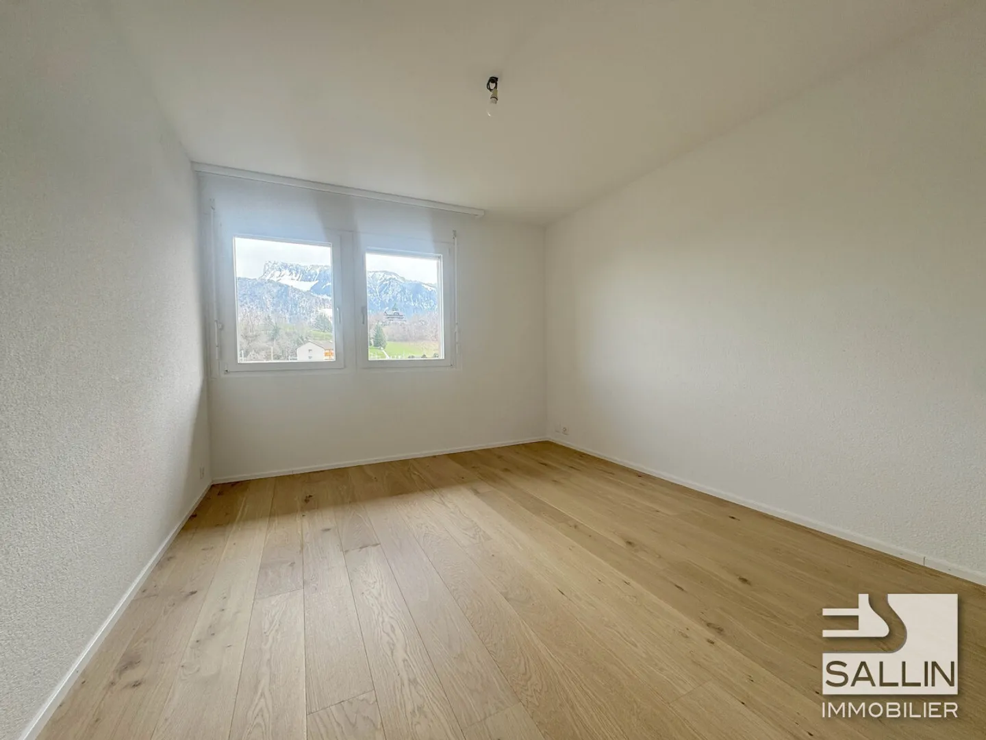 Appartamento ristrutturato con 3½ locali in duplex, ca. 90 m², con 2 posti auto esterni. - Foto 7 di 9