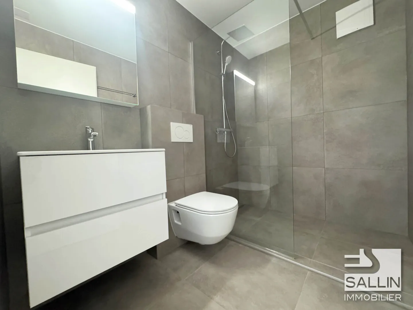 Appartamento ristrutturato con 3½ locali in duplex, ca. 90 m², con 2 posti auto esterni. - Foto 8 di 9