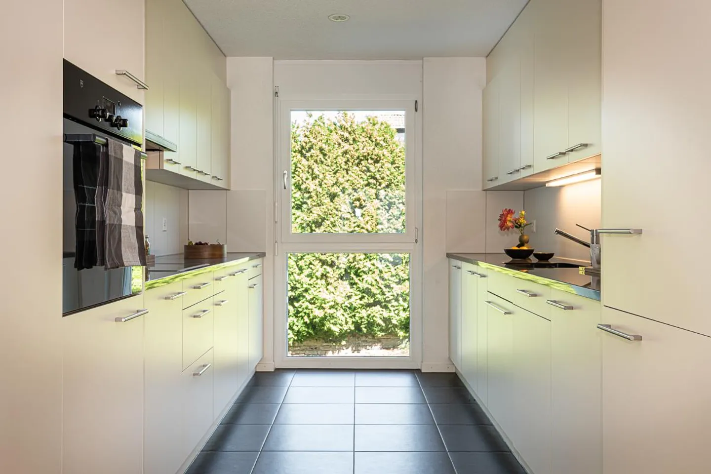 Appartement confortable de 3,5 pièces avec balcon - Photo 2 sur 13