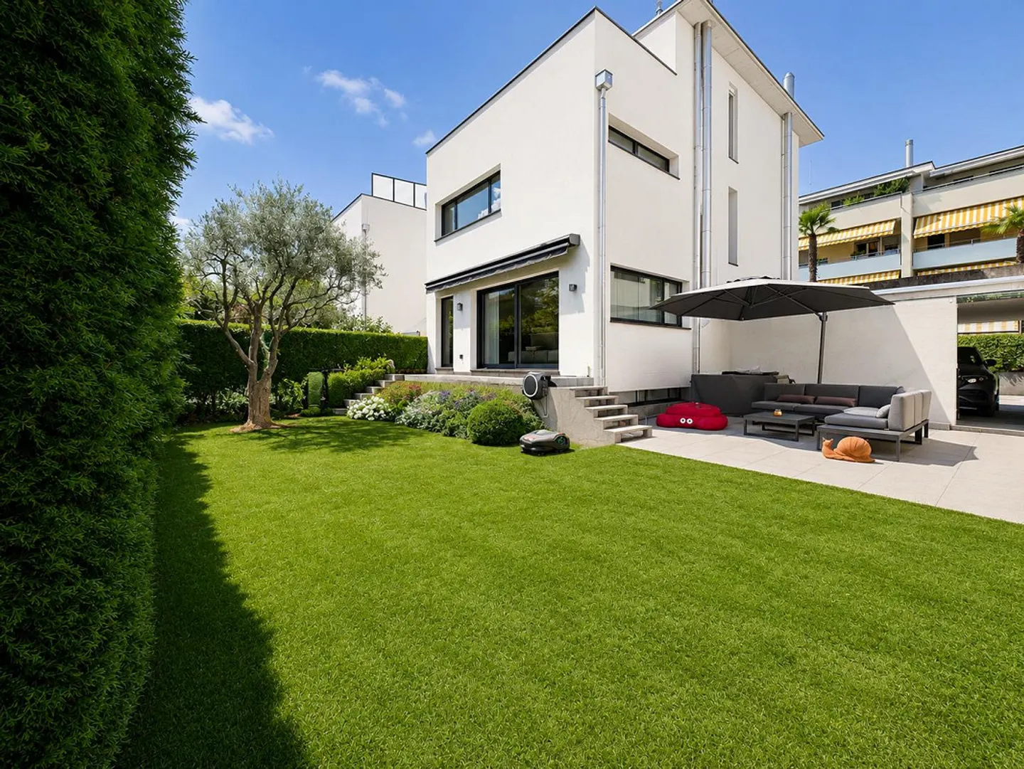 Modern villa in Ascona - Generous spaces, garden and terraces - Photo 1 of 13