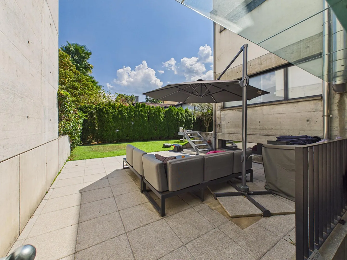 Modern villa in Ascona - Generous spaces, garden and terraces - Photo 11 of 13