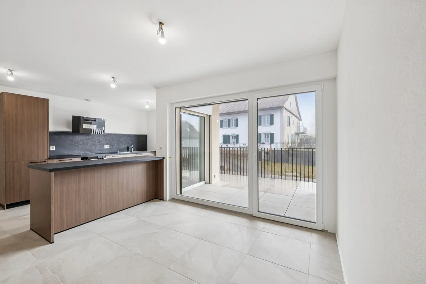 Dorf XVI - Wunderschöne 4.5 Zimmer - Foto 2 von 8