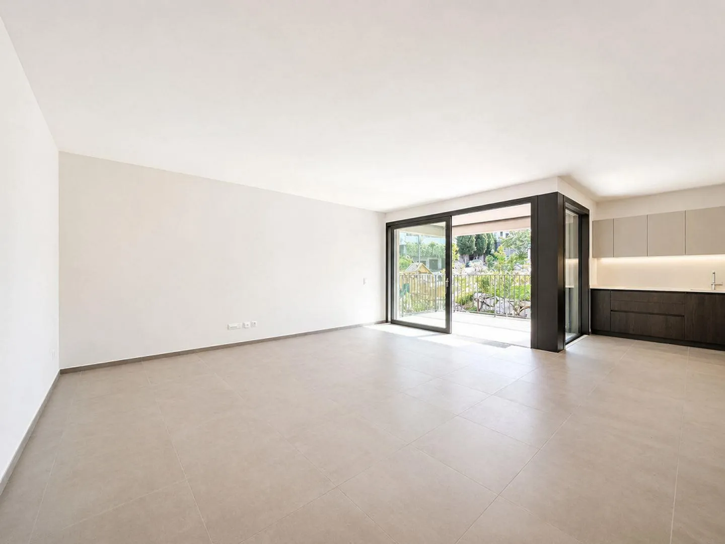 Modern 3.5 rooms immersed in greenery in Gordola - Photo 2 of 9