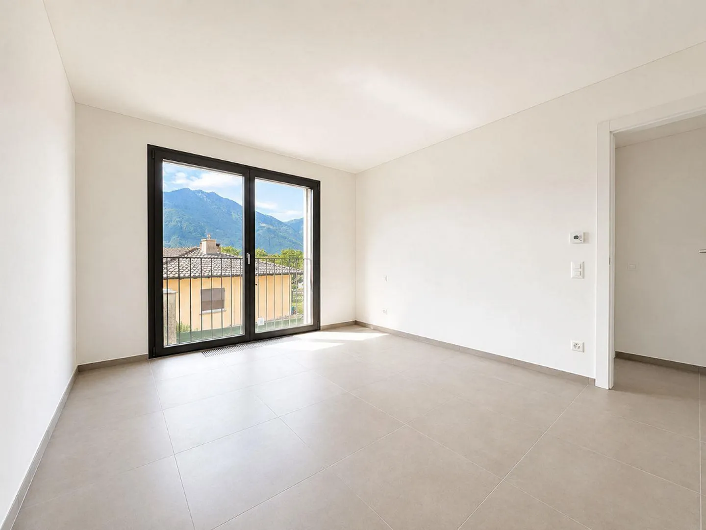Modern 3.5 rooms immersed in greenery in Gordola - Photo 4 of 9