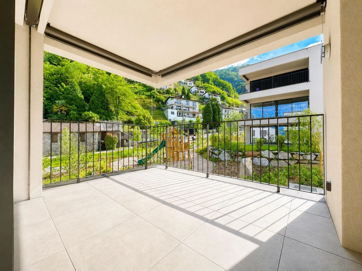 Modern 3.5 rooms immersed in greenery in Gordola - Photo 8 of 9