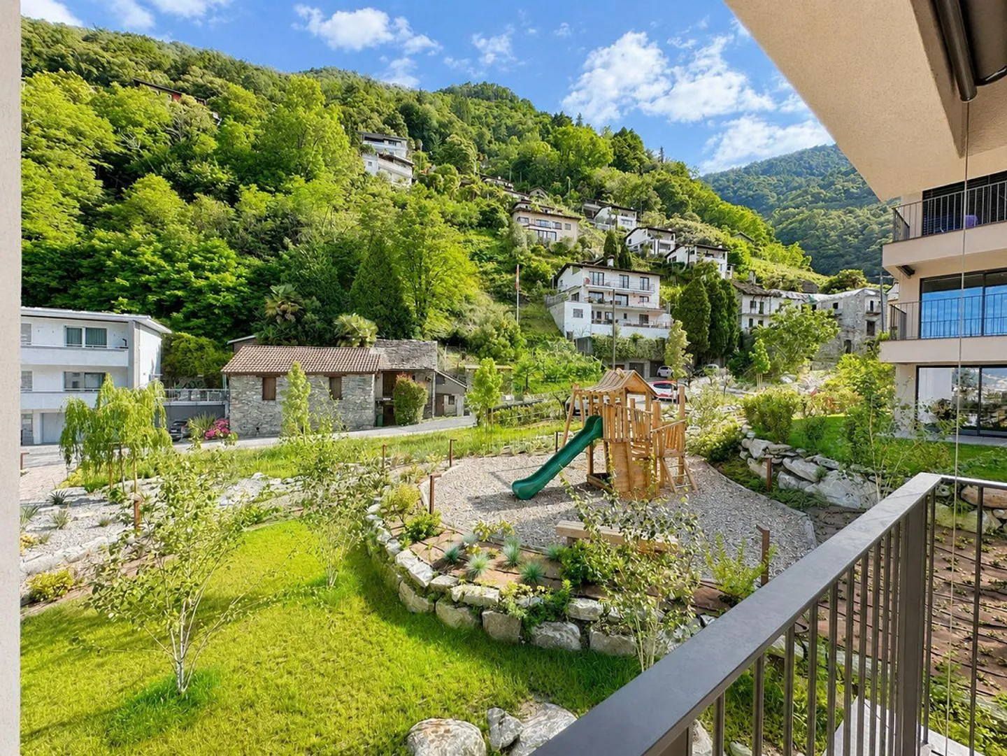 Modern 3.5 rooms immersed in greenery in Gordola - Photo 9 of 9