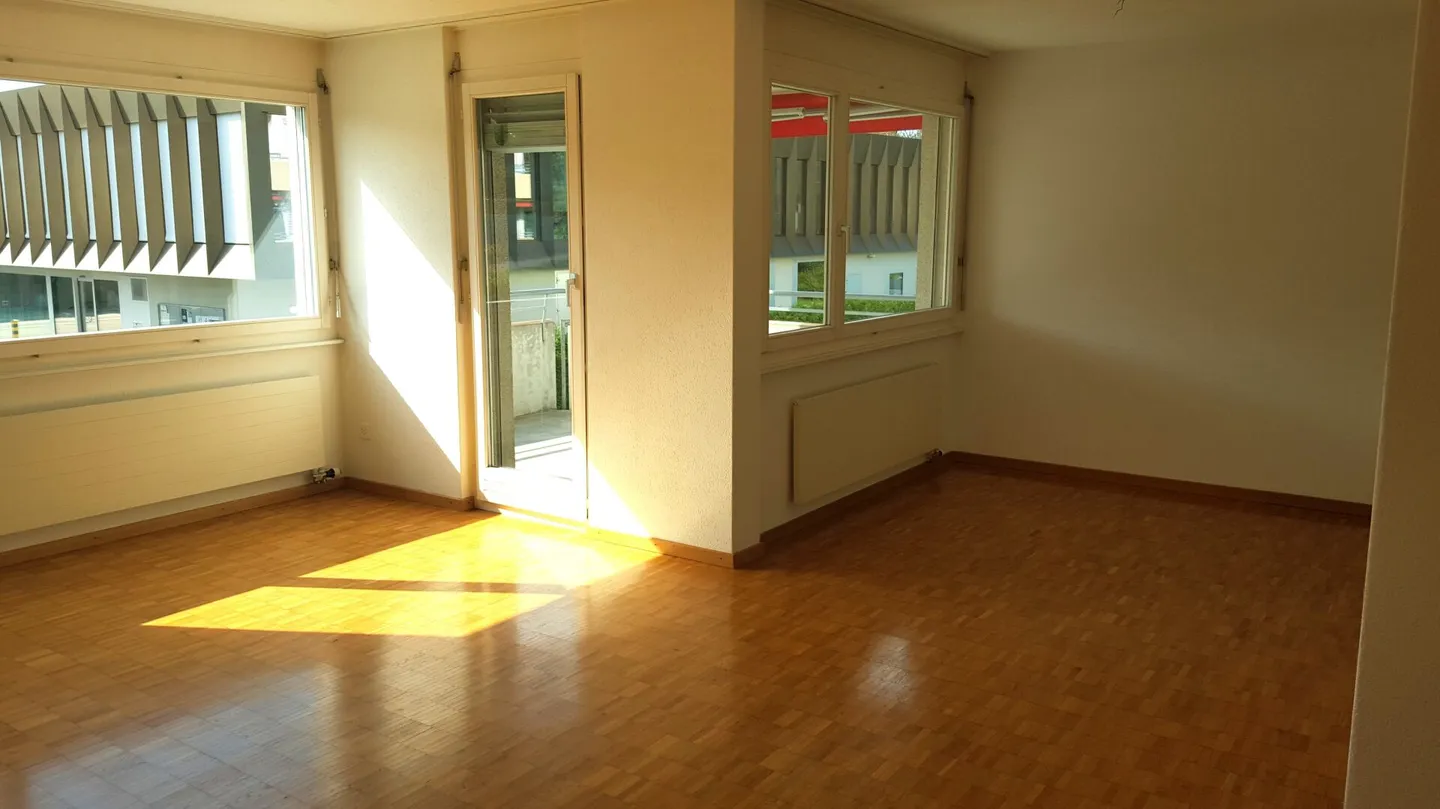 Helle, renovierte 3,5-Zimmer-Wohnung im 1. OG mit Balkon - Foto 2 von 2