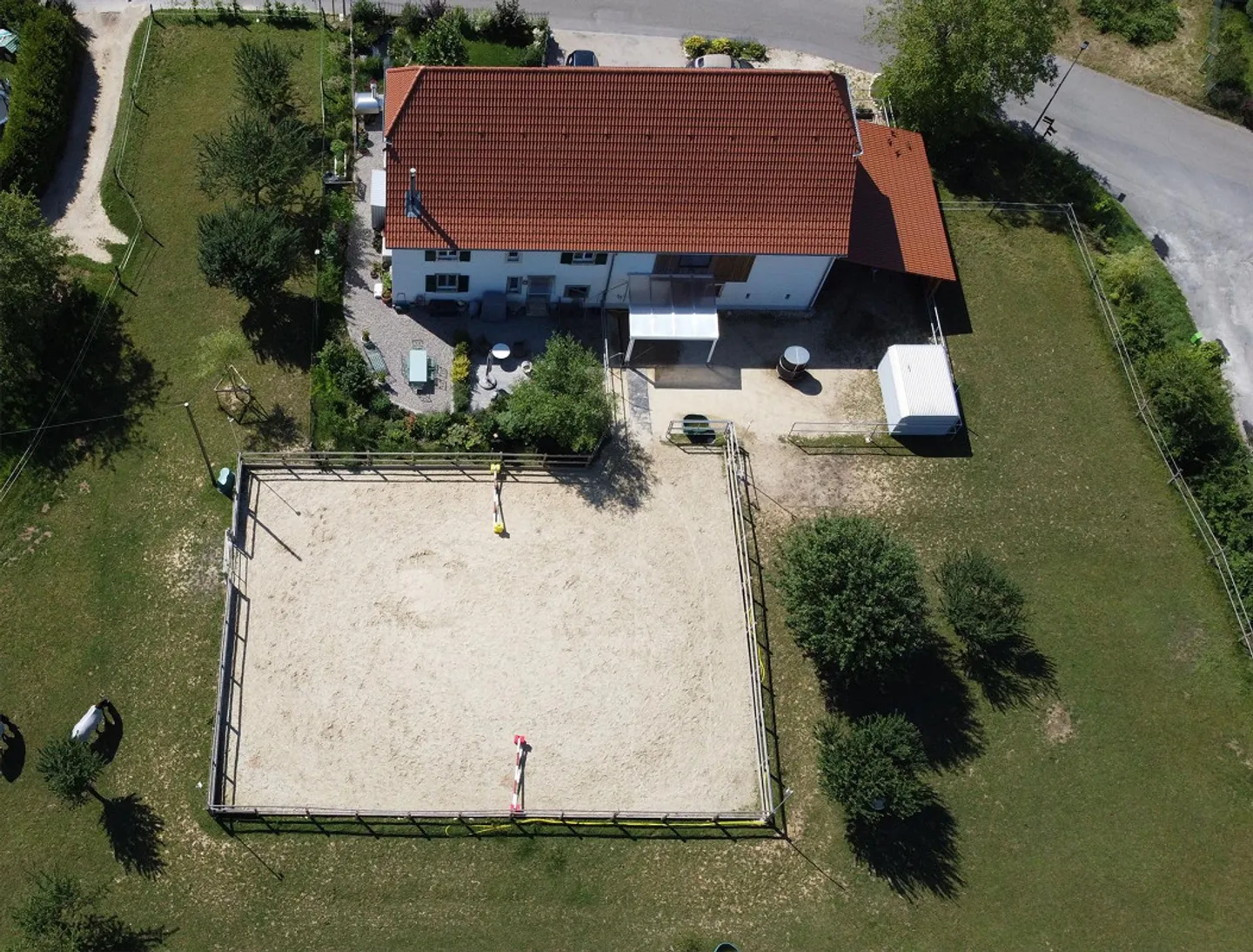 Renovated farmhouse with horse boxes, sand area and pasture - Photo 1 of 22