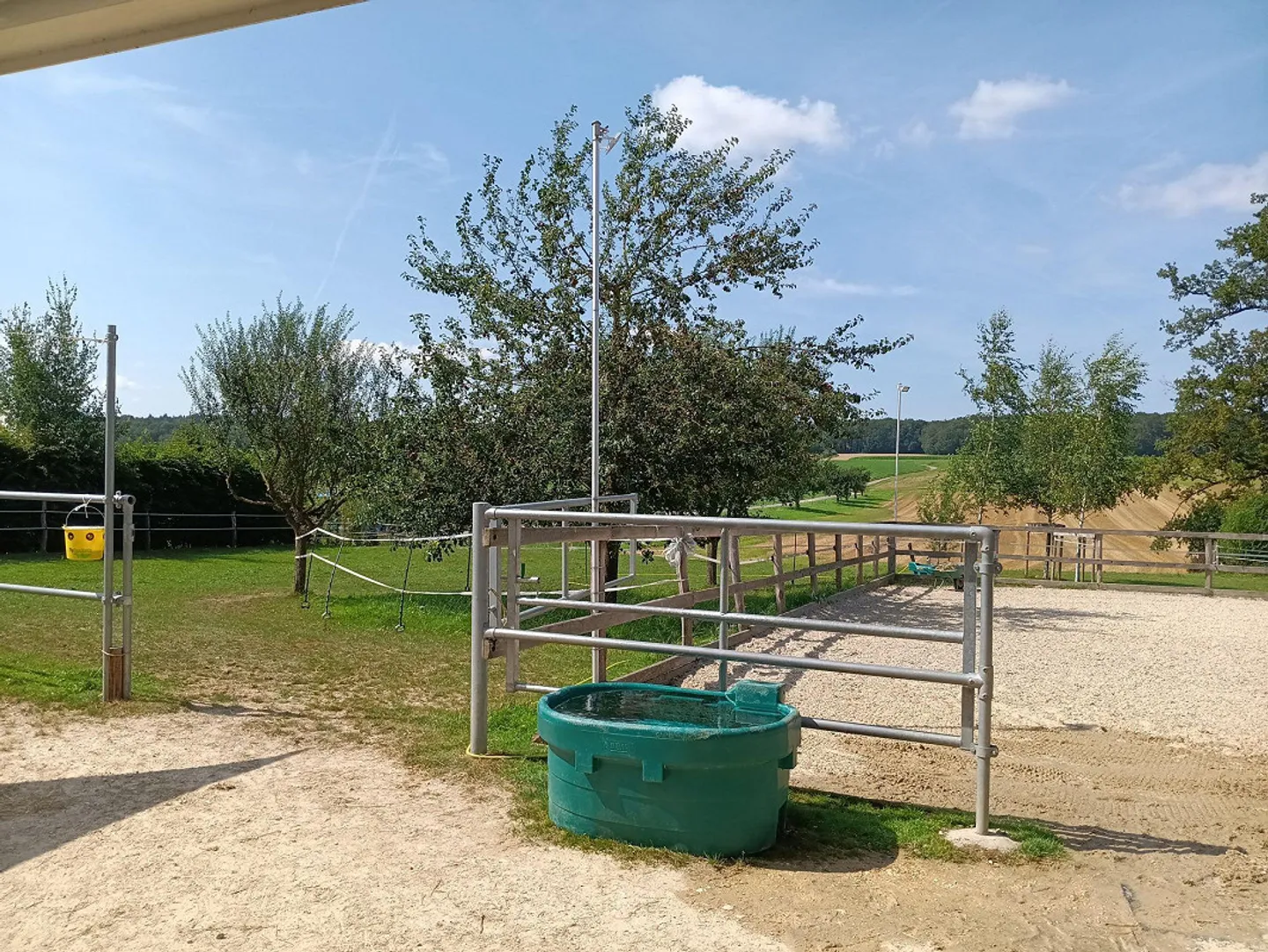 Renovated farmhouse with horse boxes, sand area and pasture - Photo 6 of 22