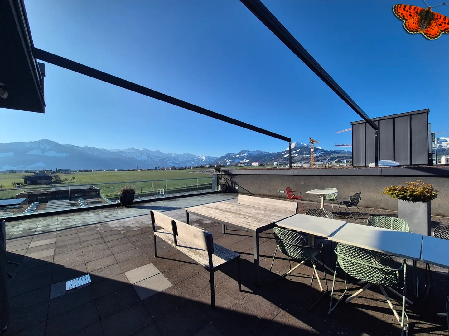 OPPORTUNITY - LARGE OFFICES FOR RENT - BULLE - Photo 2 of 20