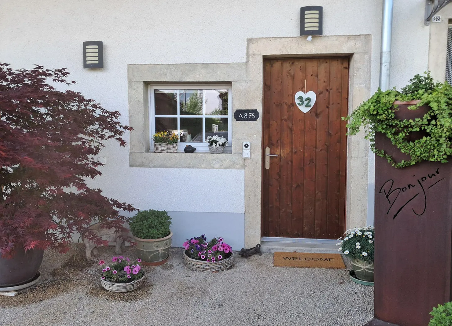 Renovated farmhouse with horse boxes, sand area and pasture - Photo 9 of 22