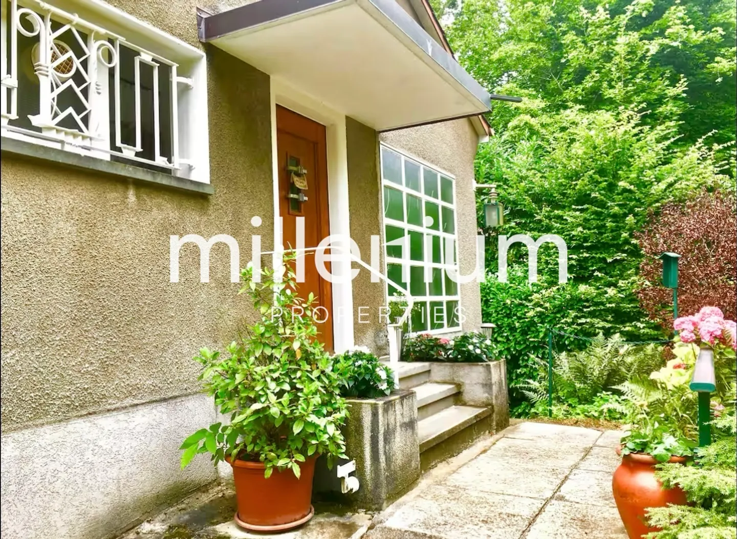 Casa arredata nel cuore di Eaux-Vives - Foto 2 di 7