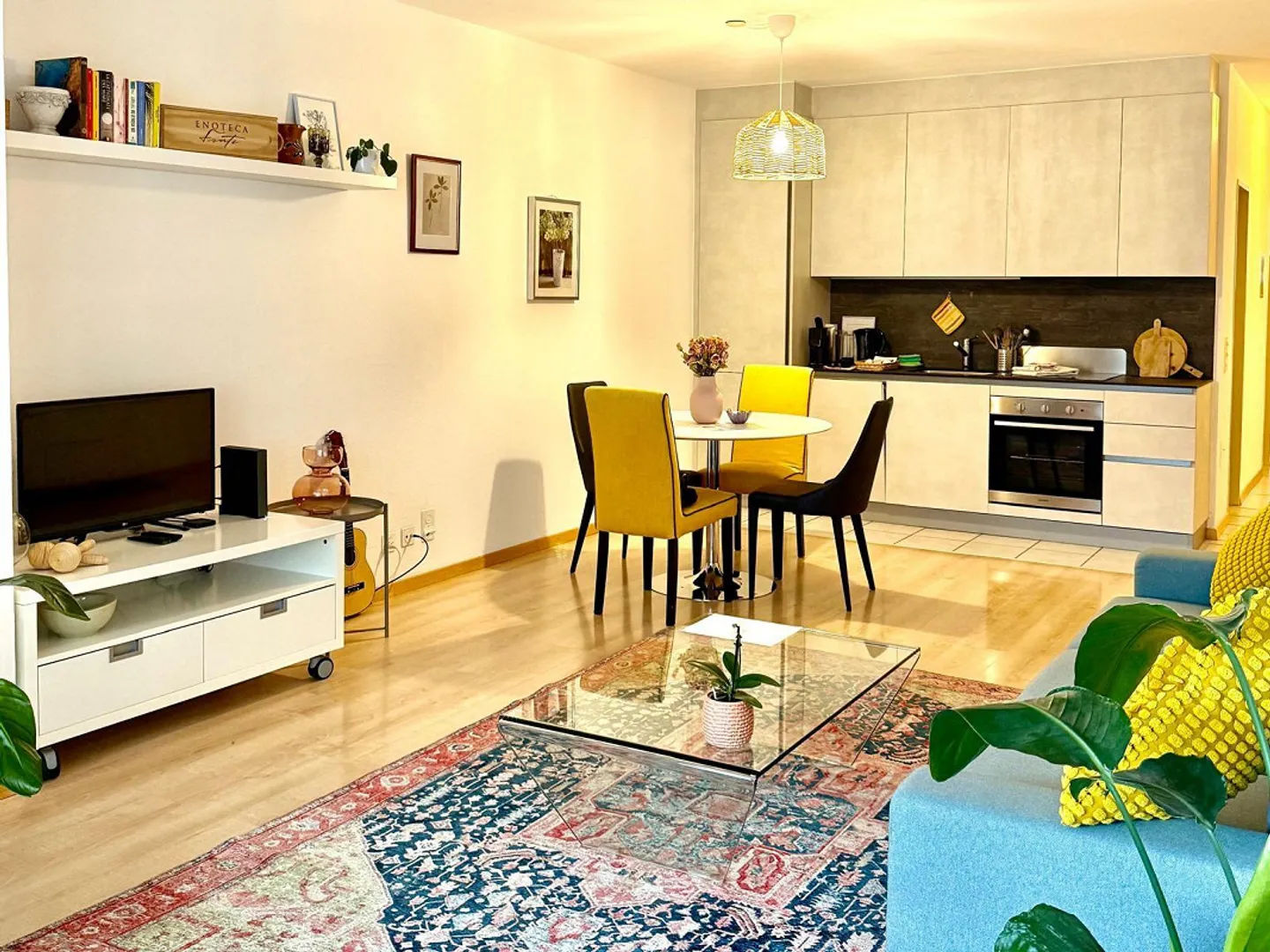 ZU VERMIETEN SCHÖNE ZWEI-ZIMMER-WOHNUNG MIT SEEBLICK UND SCHWIMMBAD IN CADRO - Foto 3 von 10