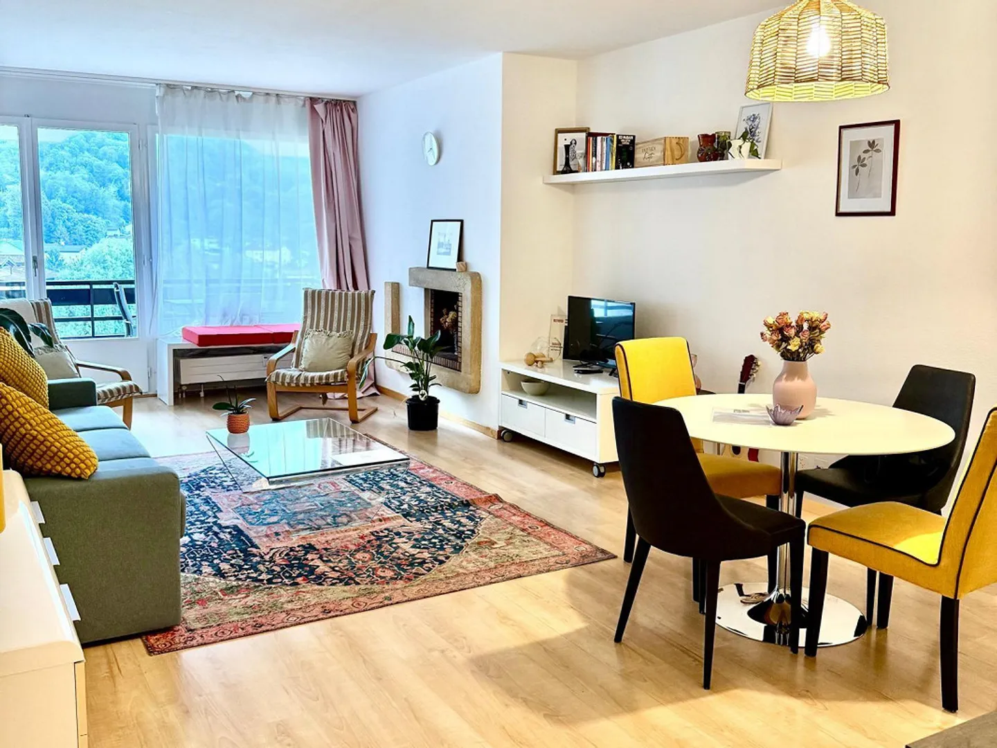 ZU VERMIETEN SCHÖNE ZWEI-ZIMMER-WOHNUNG MIT SEEBLICK UND SCHWIMMBAD IN CADRO - Foto 1 von 10