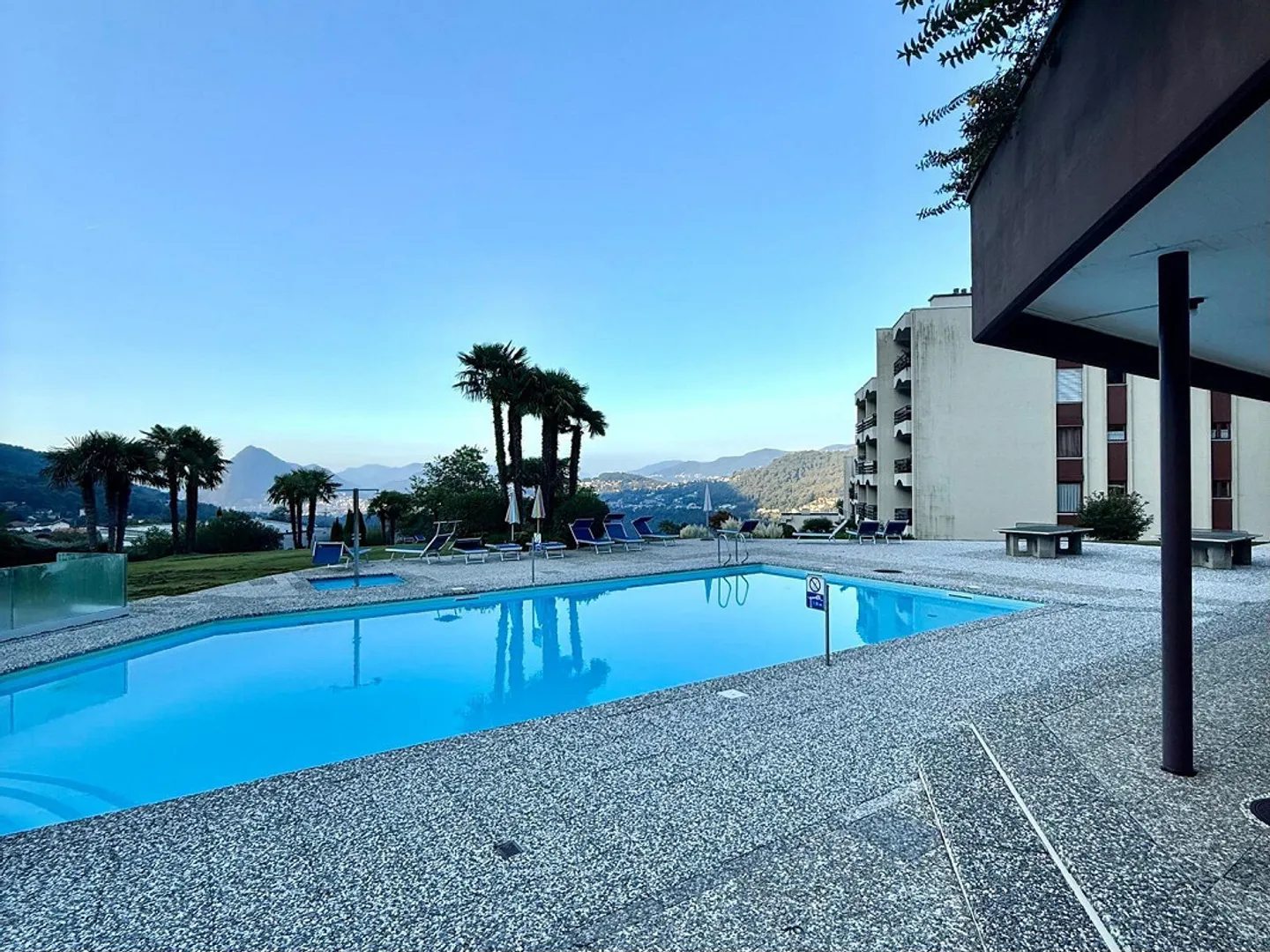 ZU VERMIETEN SCHÖNE ZWEI-ZIMMER-WOHNUNG MIT SEEBLICK UND SCHWIMMBAD IN CADRO - Foto 8 von 10
