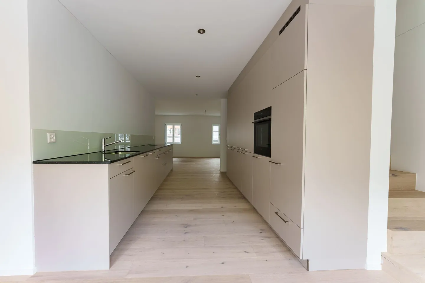 First Rental "Haus Fridolin": Modern Penthouse Apartment with Balcony in the Heart of Glarus - Photo 2 of 6