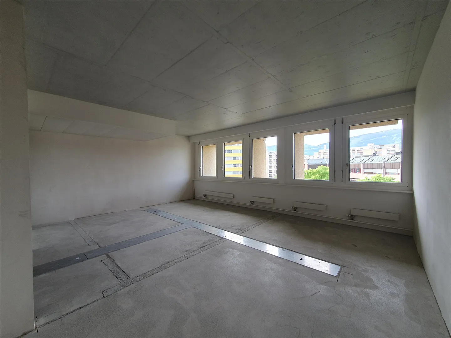 Raw office space just steps from CEVA - Photo 6 of 9