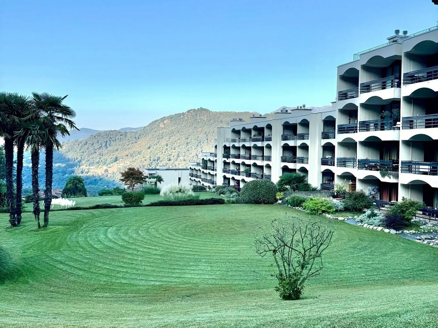 ZU VERMIETEN SCHÖNE ZWEI-ZIMMER-WOHNUNG MIT SEEBLICK UND SCHWIMMBAD IN CADRO - Foto 9 von 10