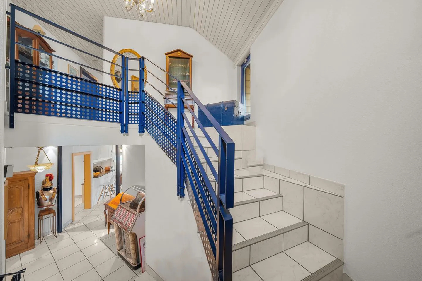 Villa architettonica luminosa e spaziosa, con grande giardino e piscina riscaldata - Foto 1 di 13