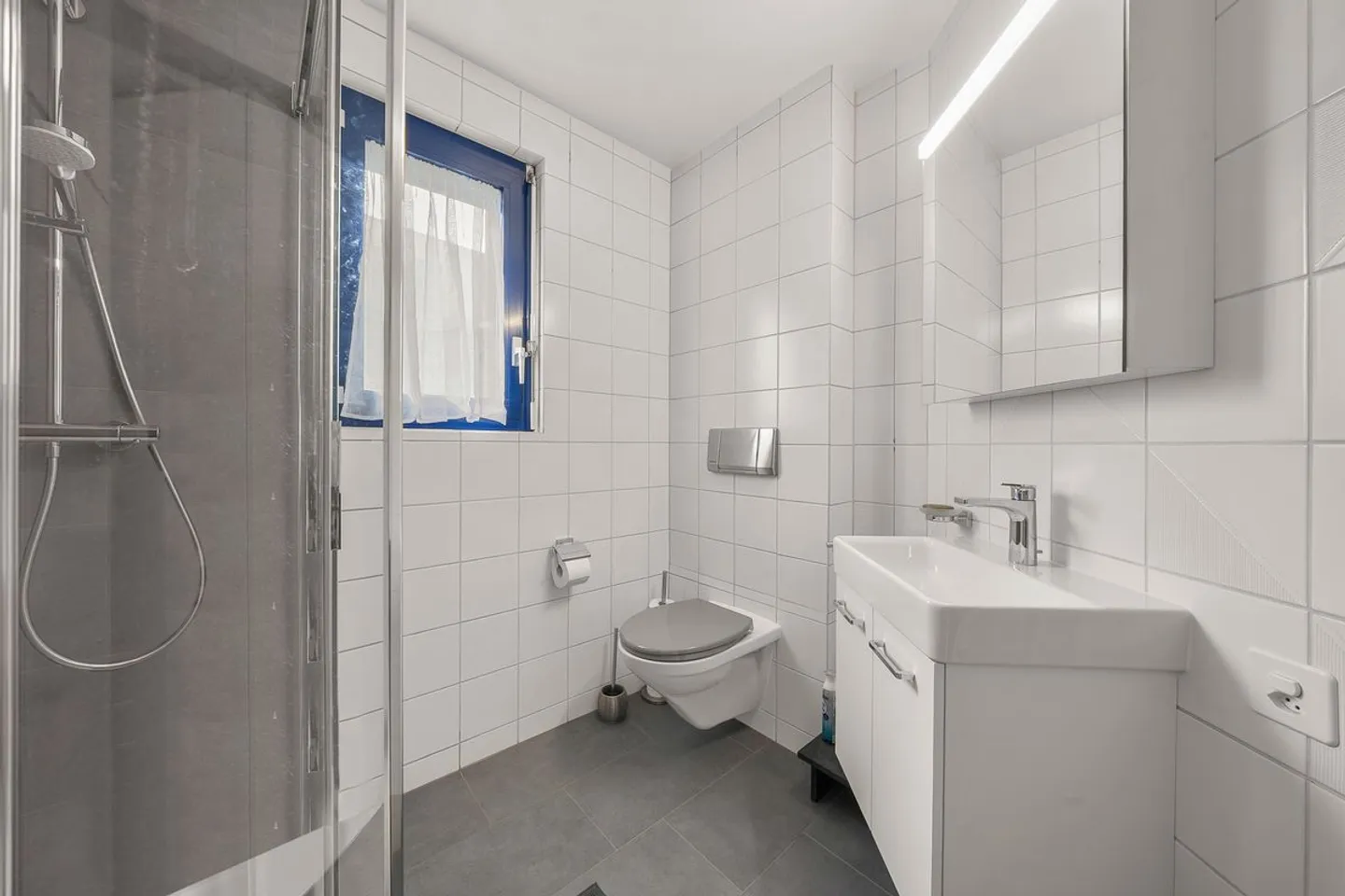 Villa architettonica luminosa e spaziosa, con grande giardino e piscina riscaldata - Foto 6 di 13