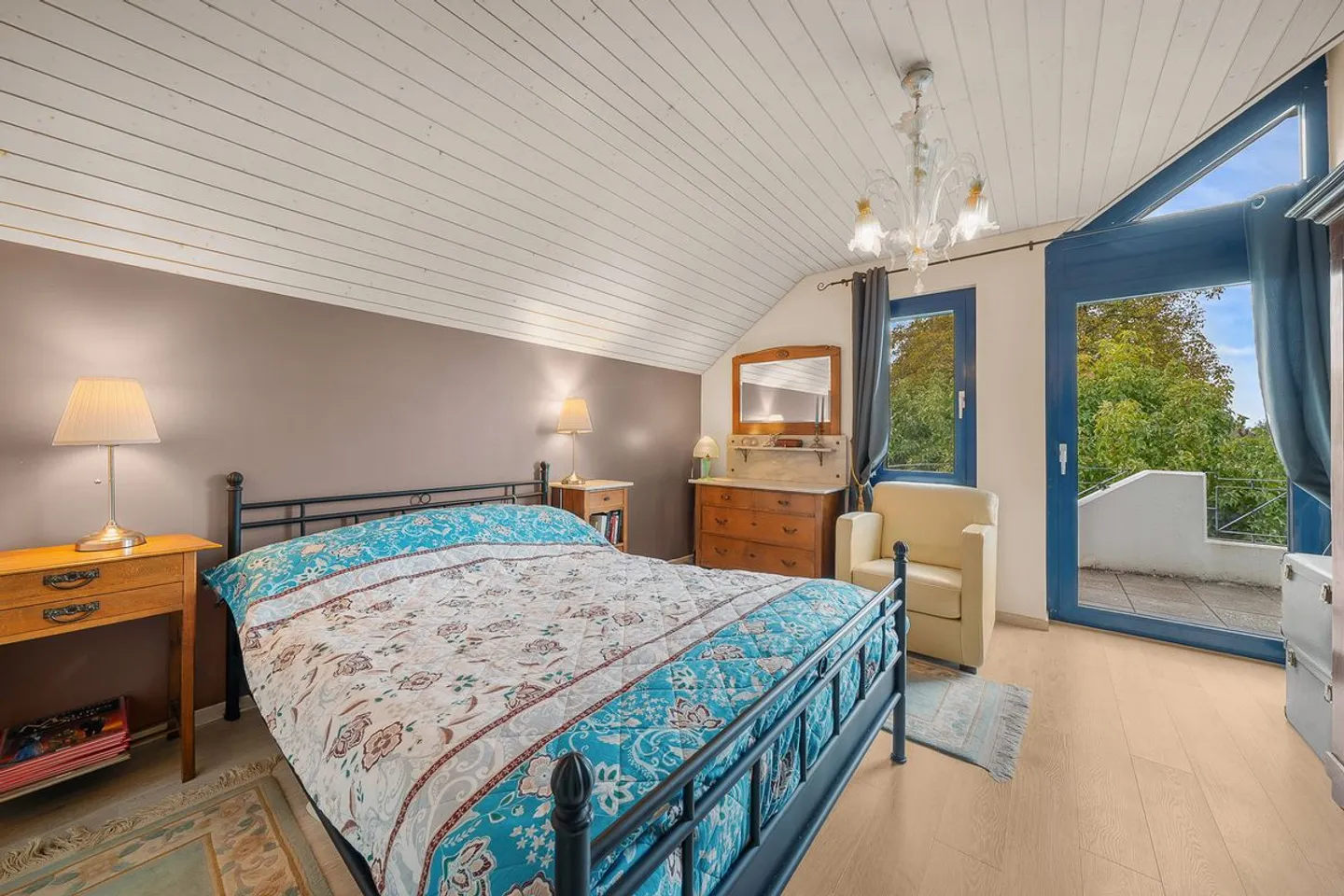 Villa architettonica luminosa e spaziosa, con grande giardino e piscina riscaldata - Foto 9 di 13