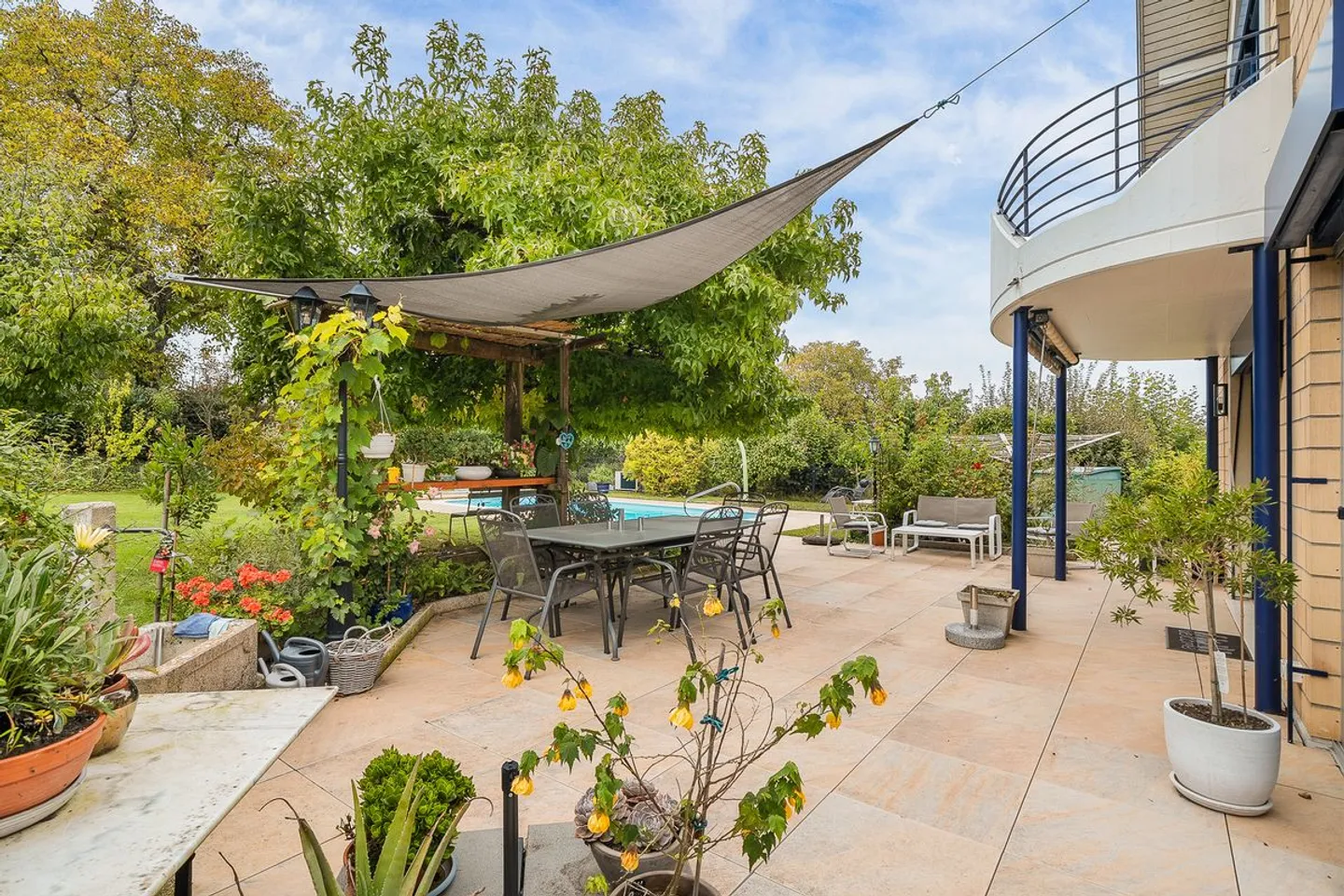 Villa architettonica luminosa e spaziosa, con grande giardino e piscina riscaldata - Foto 12 di 13