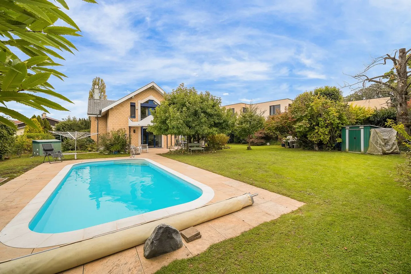 Villa architettonica luminosa e spaziosa, con grande giardino e piscina riscaldata - Foto 11 di 13