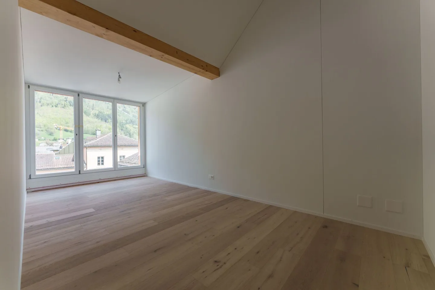 First Rental "Haus Fridolin": Modern Penthouse Apartment with Balcony in the Heart of Glarus - Photo 4 of 6