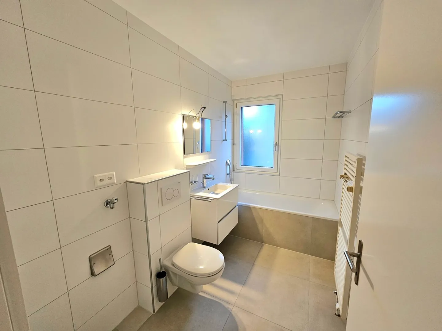 BEL APPARTEMENT 4.5PCES A MONTHEY ENTIEREMENT RENOVE - Photo 11 sur 11