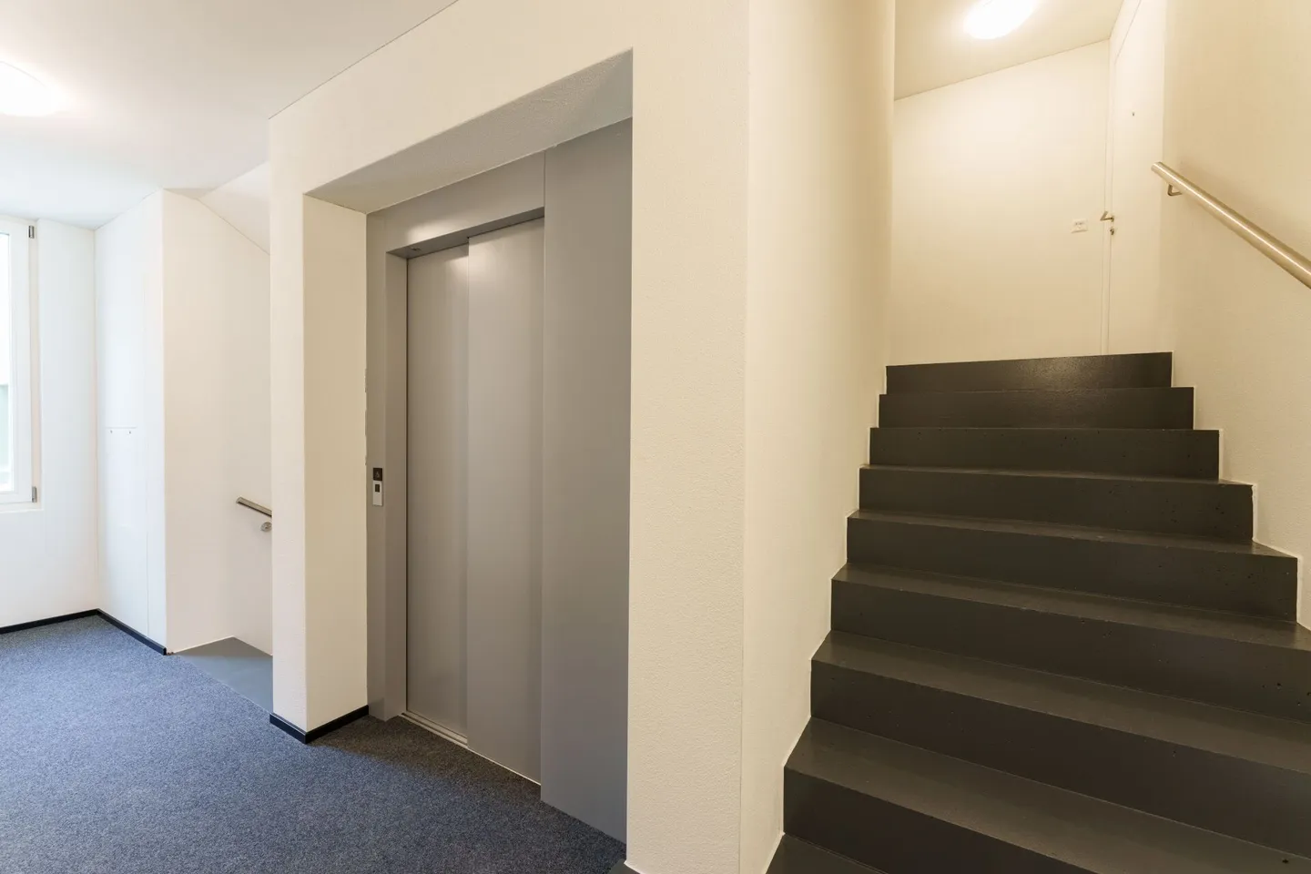 First Rental "Haus Fridolin": Modern Penthouse Apartment with Balcony in the Heart of Glarus - Photo 5 of 6
