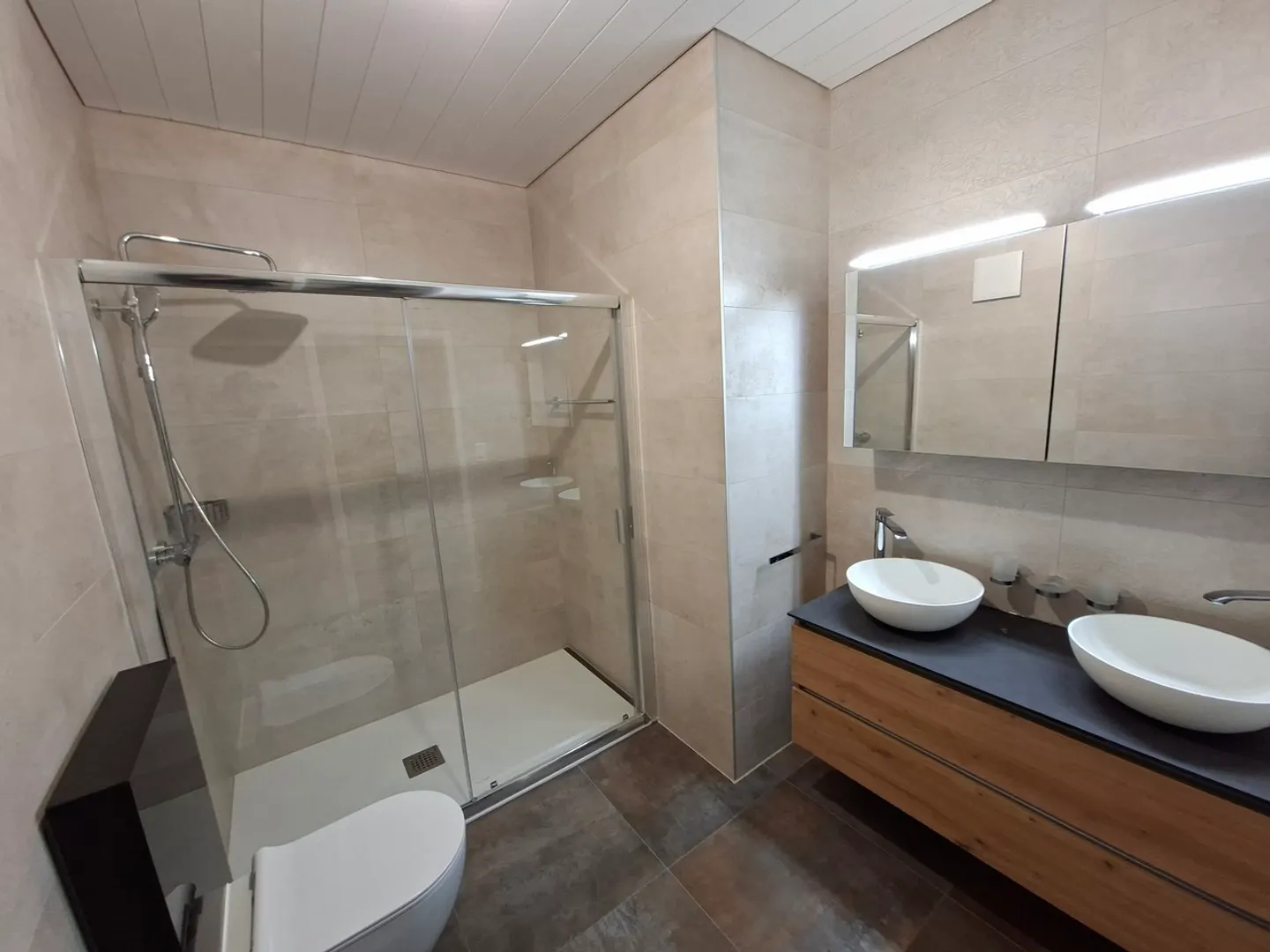 Large 4.5-room apartment in the attic close to the train station - Photo 4 of 10