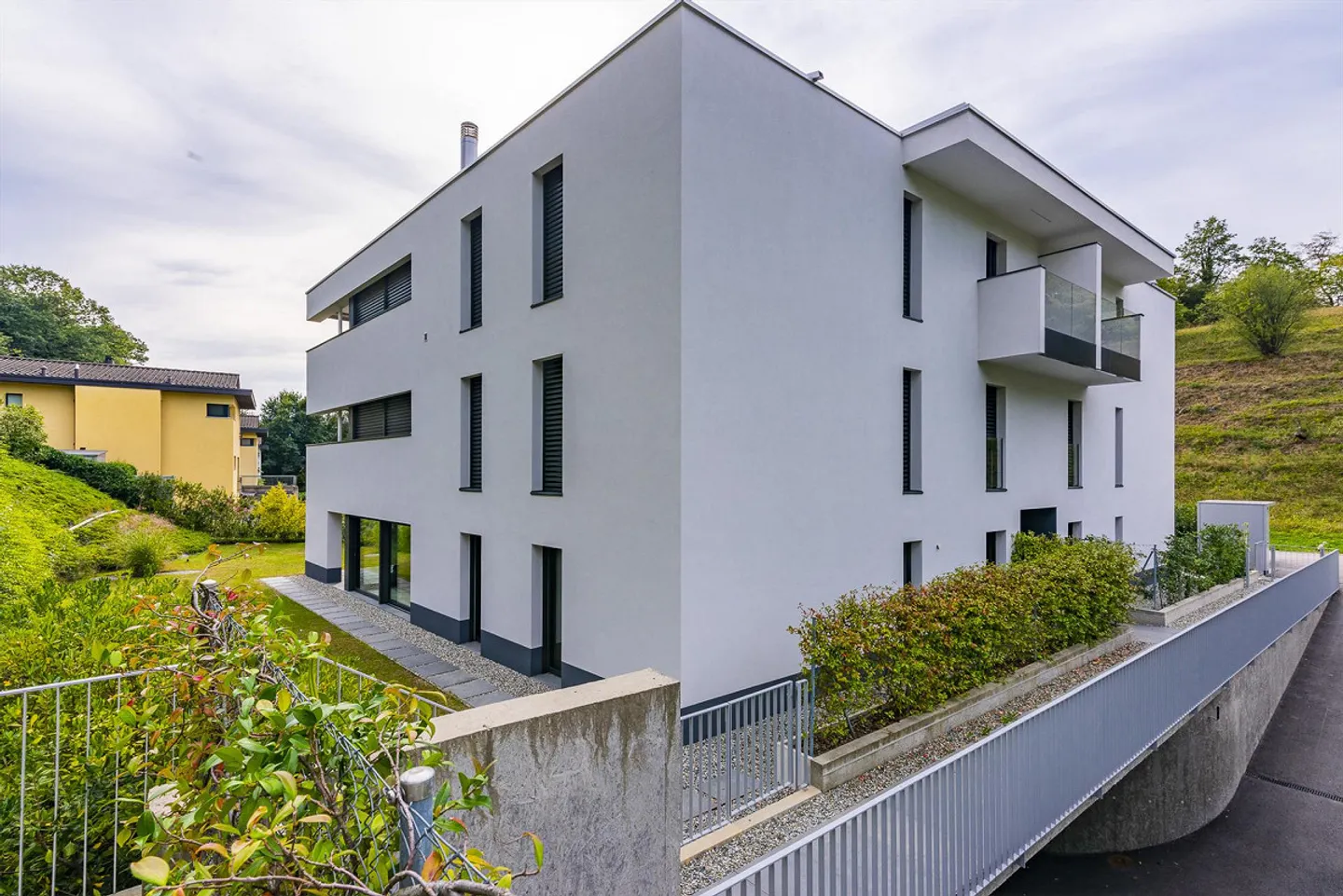 Montagnola – Arasio: elegant 4.5 rooms with private garden and terrace... - Photo 11 of 19