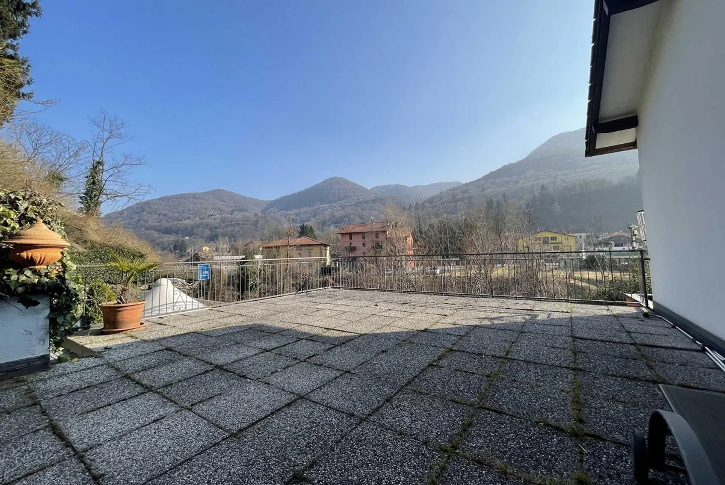ANGEBOT - DOPPELHAUSHÄLFTE MIT TERRASSEN IN PONTE CREMENAGA - Foto 3 von 11