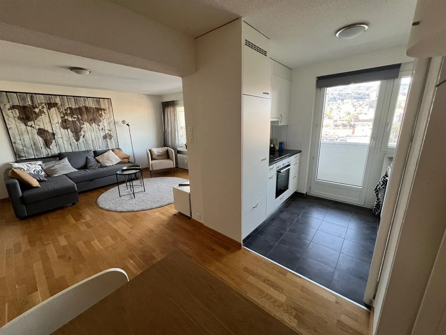 Zentrales Apartment mit Balkonen - Foto 2 von 8