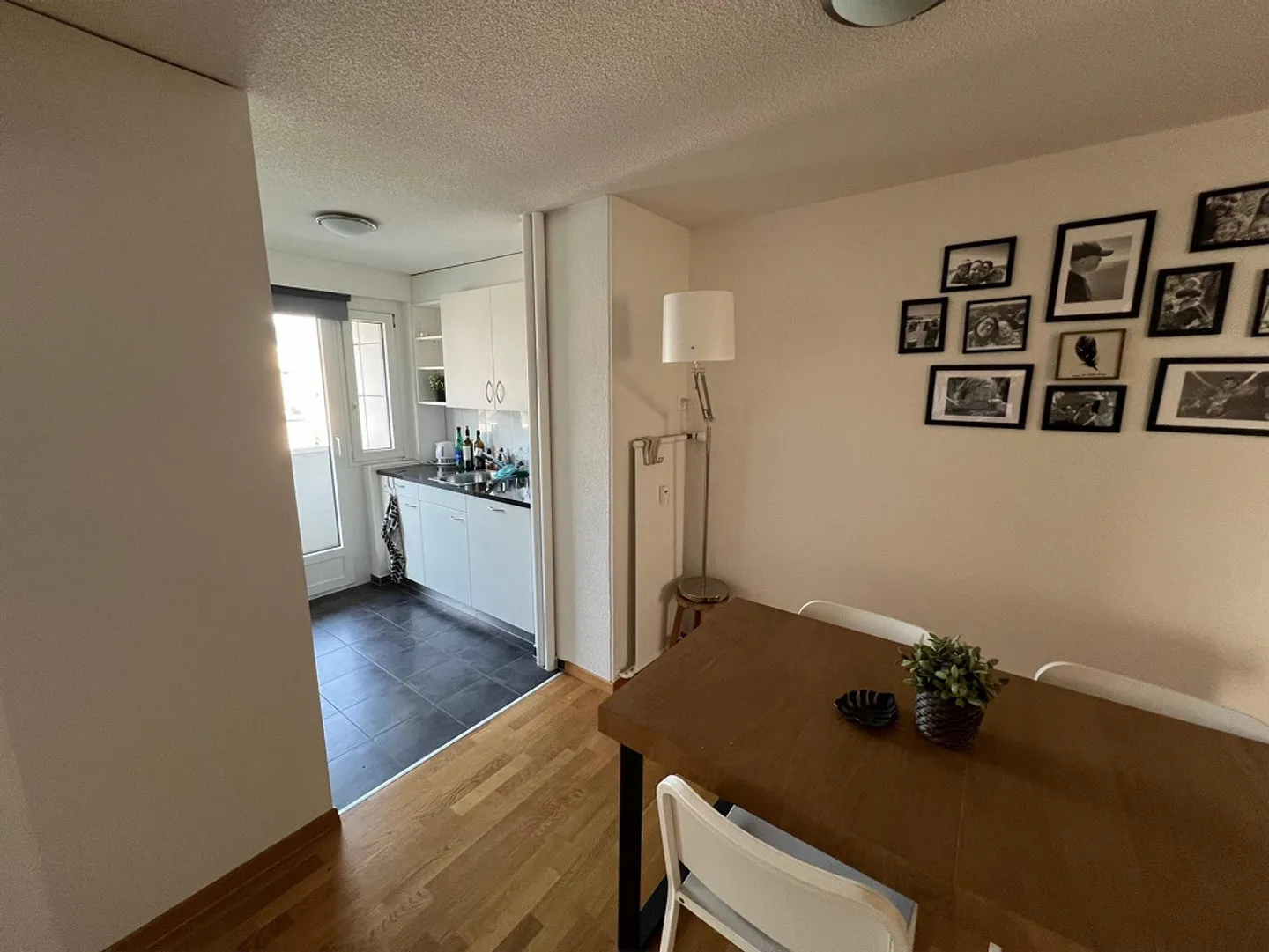 Zentrales Apartment mit Balkonen - Foto 4 von 8