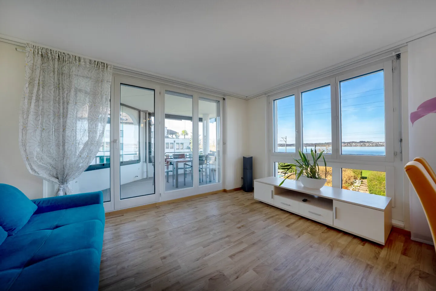 Appartamento con vista sul lago - con balcone vetrato! - Foto 3 di 10